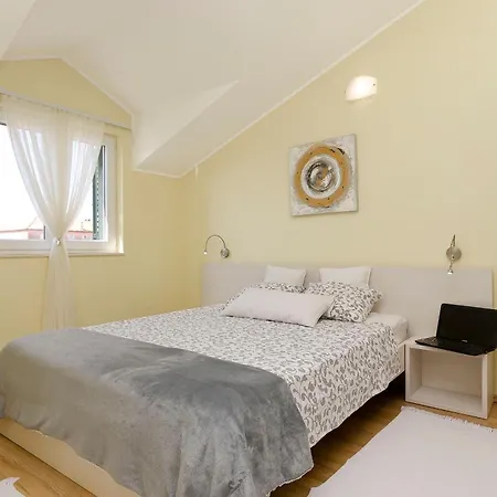 Family Idyll וודיצה