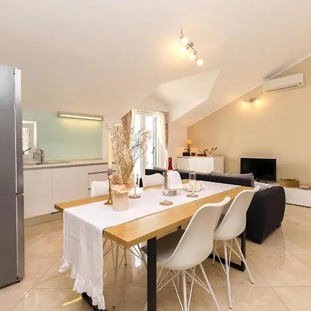 Family Idyll וודיצה